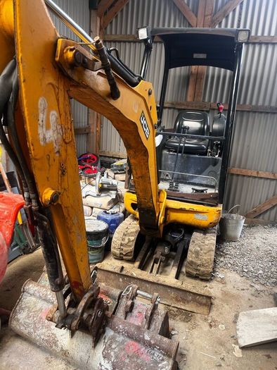 Digger 2014 1.7t + additional items for sale