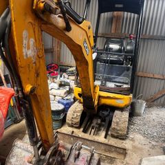 Digger 2014 1.7t + additional items for sale