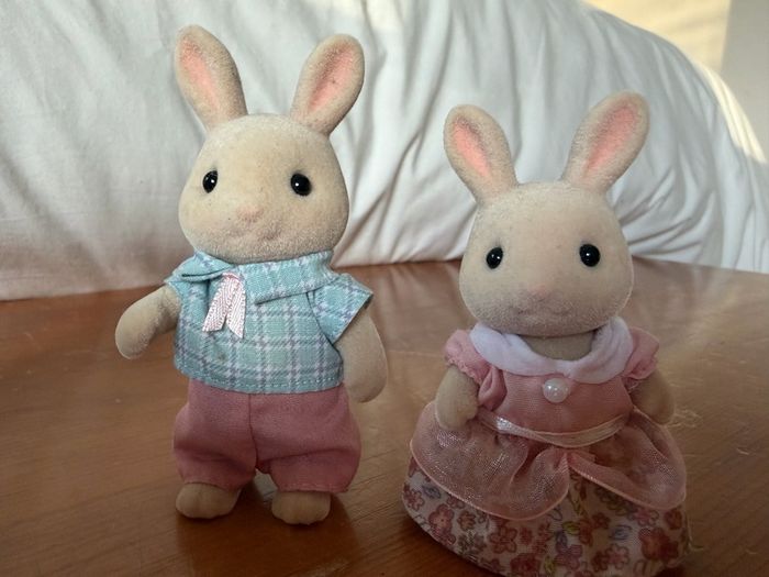 Sylvanian Families Milk Rabbit Family (Calico Critters) - Set of 4