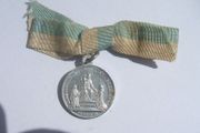 QUEEN OF THE MOST HOLY ROSARY (French) - a vintage religious medal with original ribbon (1960s or earlier)