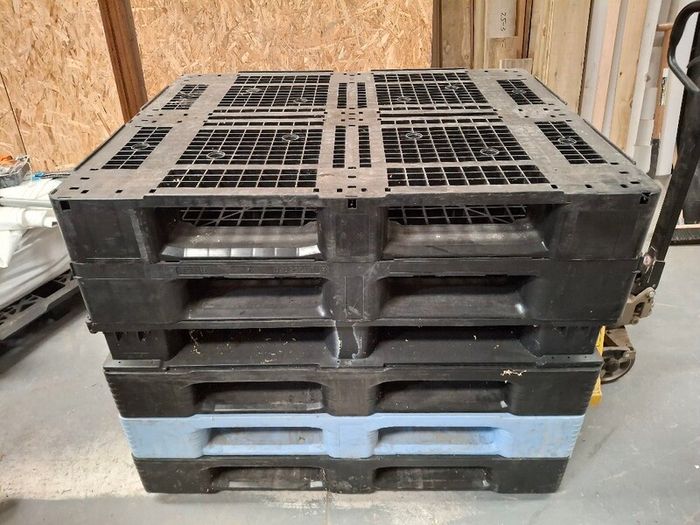 Plastic palettes 9x