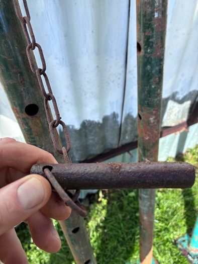 2 Heavy Duty Acrow props