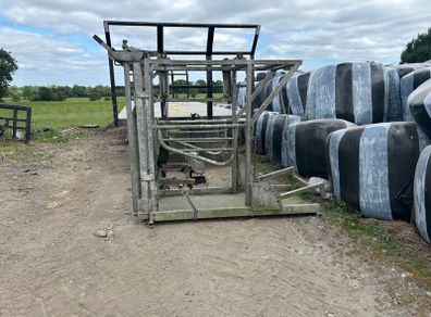 Hoof crate