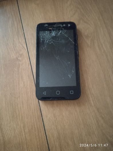 Broken IPad and 6 phones for parts