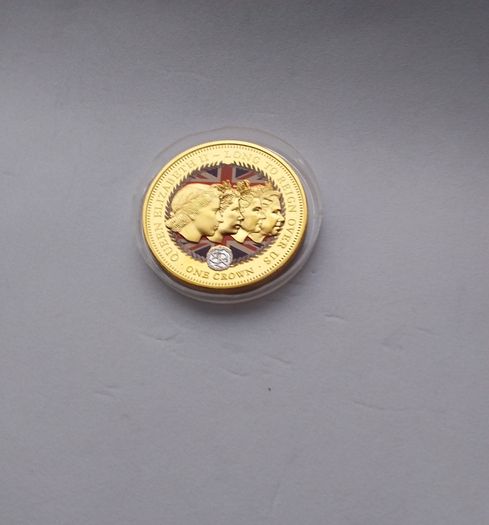 Queen Elizabeth II , " Long To Reign Over Us " 2015 Limited Edition Golden Crown
