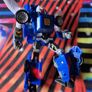 Transformers WFC Kingdom Tracks. Deluxe class Action Figure Image 5