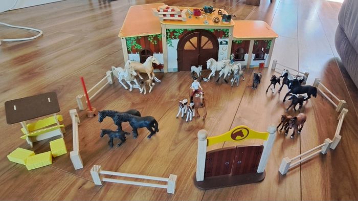 Toy stables with horses and other accessories in perfect condition collection only Dundrum