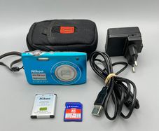Nikon Coolpix S3100 14MP Digital Camera Blue - Full Kit