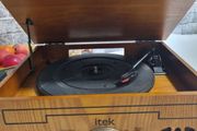 Retro Radio and Record Player