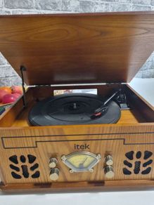 Retro Radio and Record Player