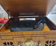 Retro Radio and Record Player