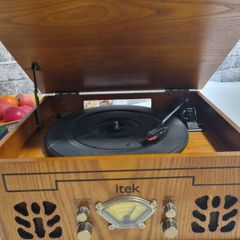 Retro Radio and Record Player
