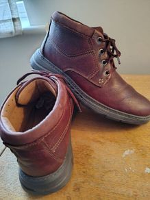 Clarks walking shoe size 8