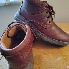 Clarks walking shoe size 8