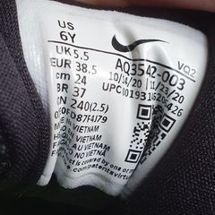 A Pair of Nike Trainers Size UK 5.5 - Suitable as School Shoes - E
