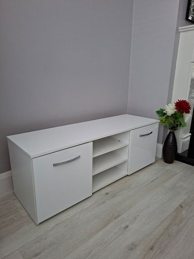 White gloss tv cabinet