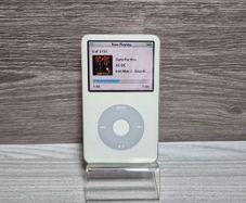 Apple iPod Classic 5th Generation White A1136 30GB With Songs