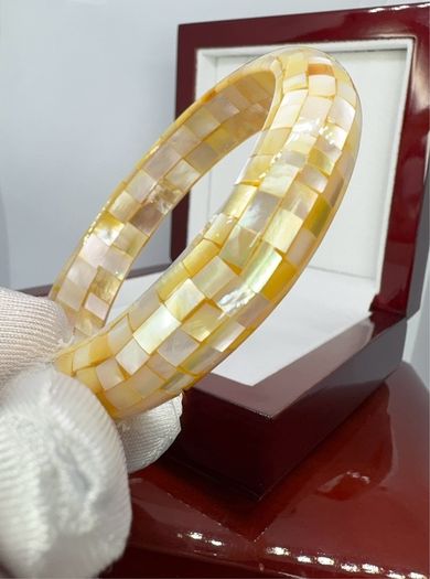 Perl bracelet Golden Glow: South Sea Colour Mother of Pearl Bangle
