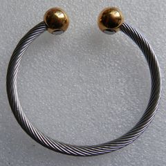 Magnetic therapy bangle - twisted cable design