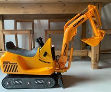 Junior road excavator toy, ride on toy