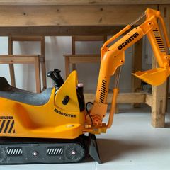 Junior road excavator toy, ride on toy