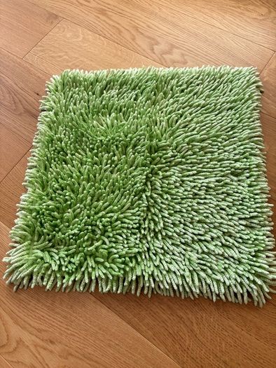 Super fluffy green pillowcase
