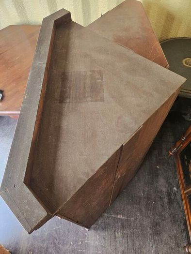 Corner cabinet