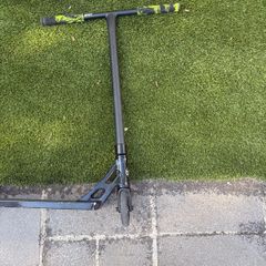 Addict Burner-Glitch Freestyle Stunt Scooter - Black (Good Condition)