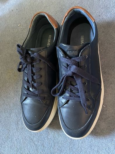 shoes (size 42)