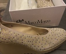 Marco Moreo velour sable wedges