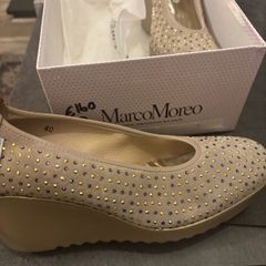 Marco Moreo velour sable wedges