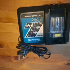 Makita Charger