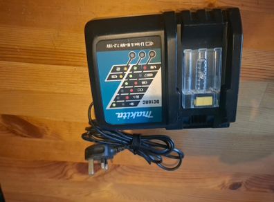 Makita Charger