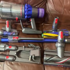 Dyson V15