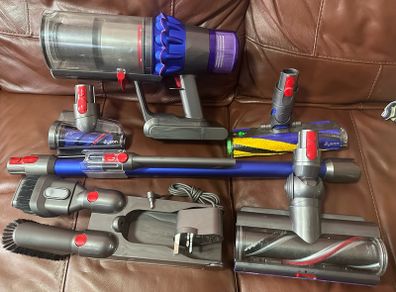 Dyson V15