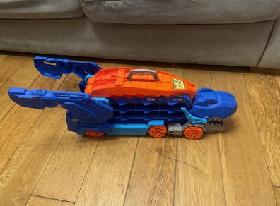 Hot Wheels City Let's Race Ultimate T-Rex Transporter Playset