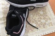 Runners, black with pale pink stripes