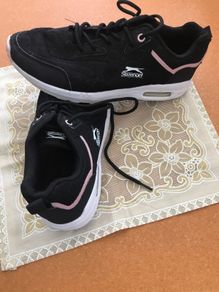 Runners, black with pale pink stripes