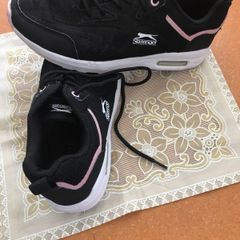 Runners, black with pale pink stripes
