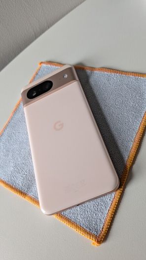 Google Pixel 8 - Like new - Google warranty until Feb 2027