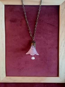 Pink flower pendant necklace