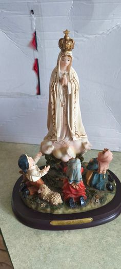 Our Lady of Fatima with Children Prayer Statue of the Holy Rosary 10 1/4 inches.