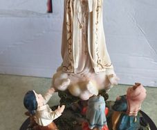 Our Lady of Fatima with Children Prayer Statue of the Holy Rosary 10 1/4 inches.
