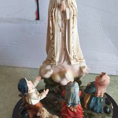 Our Lady of Fatima with Children Prayer Statue of the Holy Rosary 10 1/4 inches.