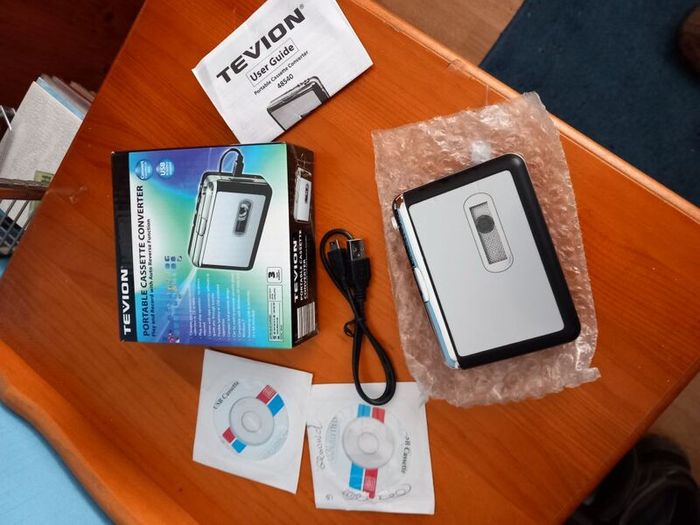 2 wireless optical mouses & portable cassette converter
