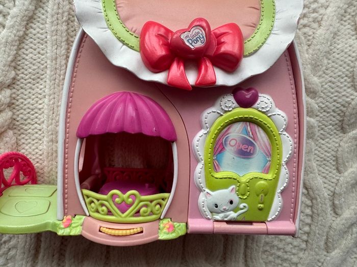 2006 My Little Pony Fancy Fashions Boutique Purse House Playset, Purse Only Used Please look at the pictures
