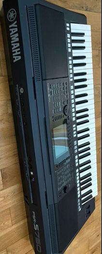 Yamaha PSR S750 Keyboard