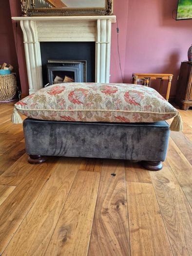 Finline, handcrafted livingroom suite