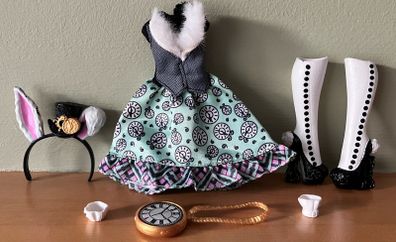 Ever After High G 1 Complete Bunny Blanc Outfit