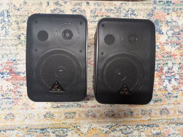 Behringer Monitor Speakers 1C